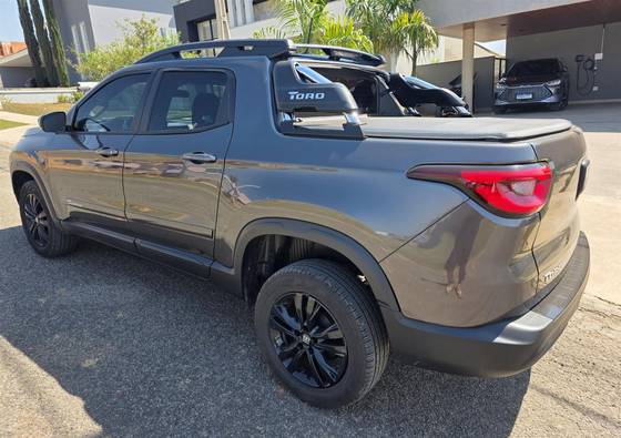 FIAT TORO 1.3 TURBO 270 FLEX FREEDOM AT6 FIAT TORO 1.3 TURBO 270 FLEX FREEDOM AT6